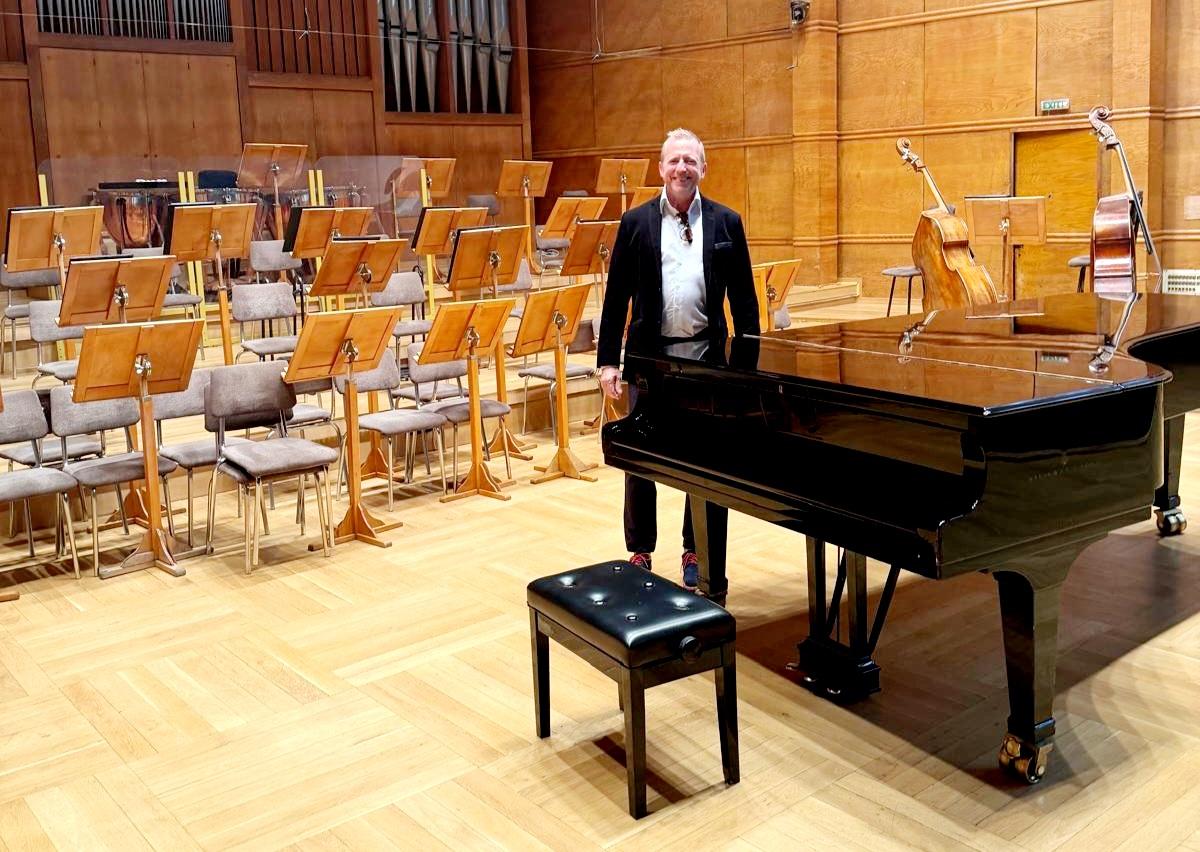Carlos Guilliard at Bulgaria Concert Hall stage
